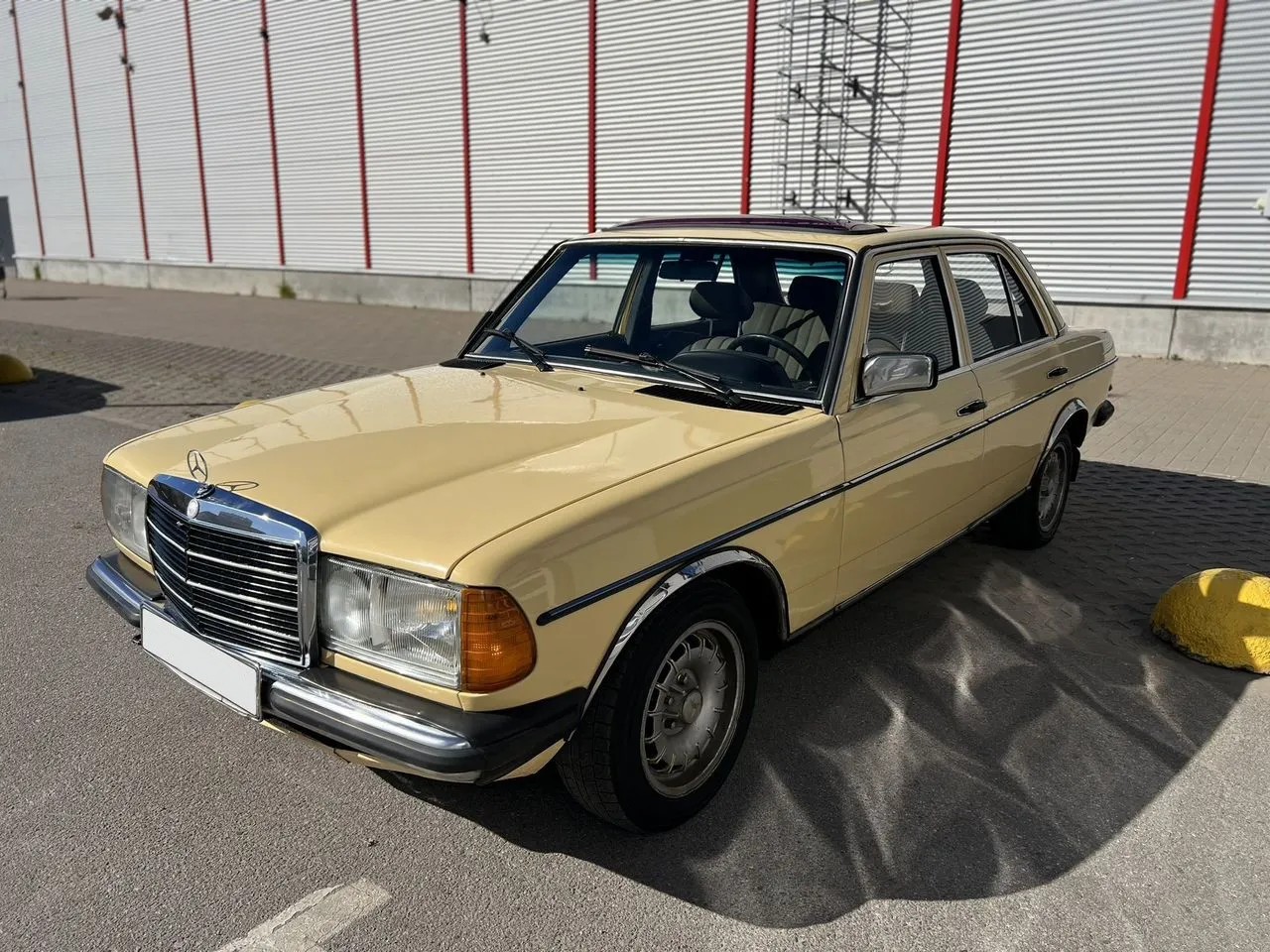 Mercedes-Benz W123 2.4 MT — фото 2